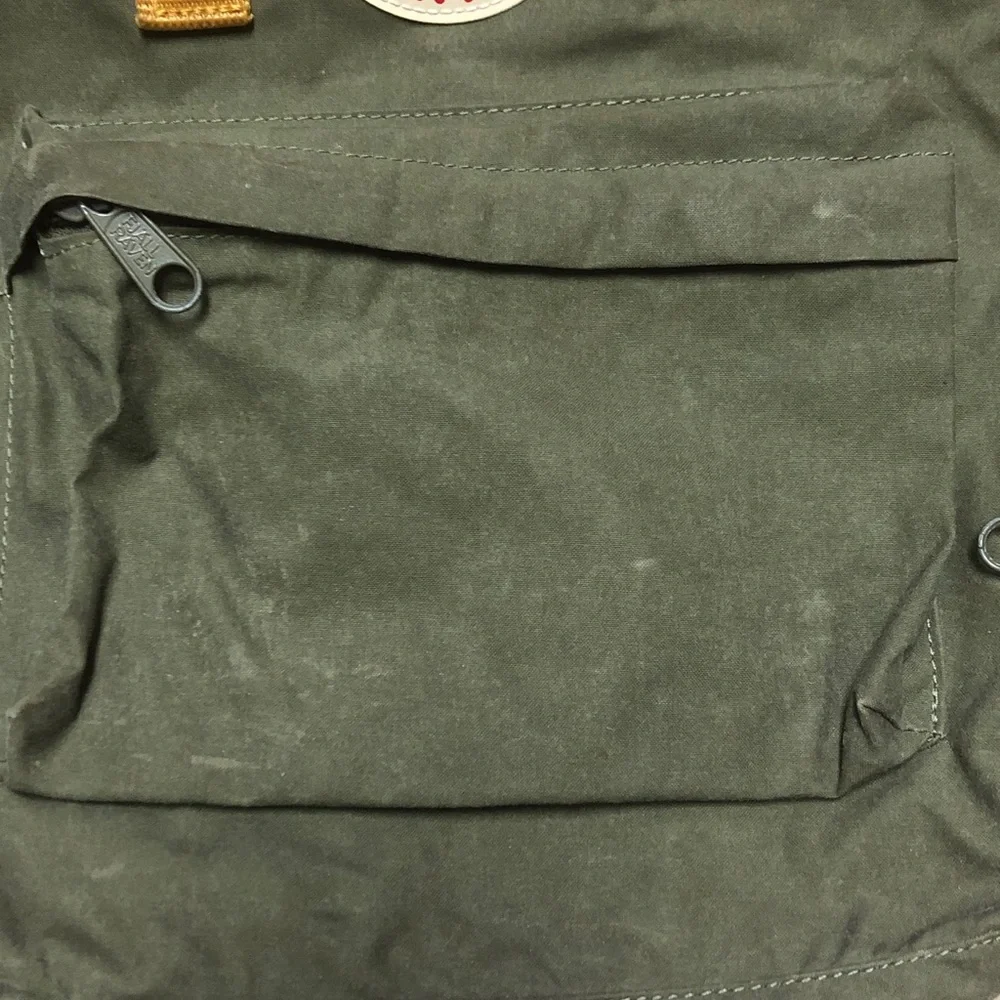 Fjallraven Kanken backpack military Green w/Yellow Handles